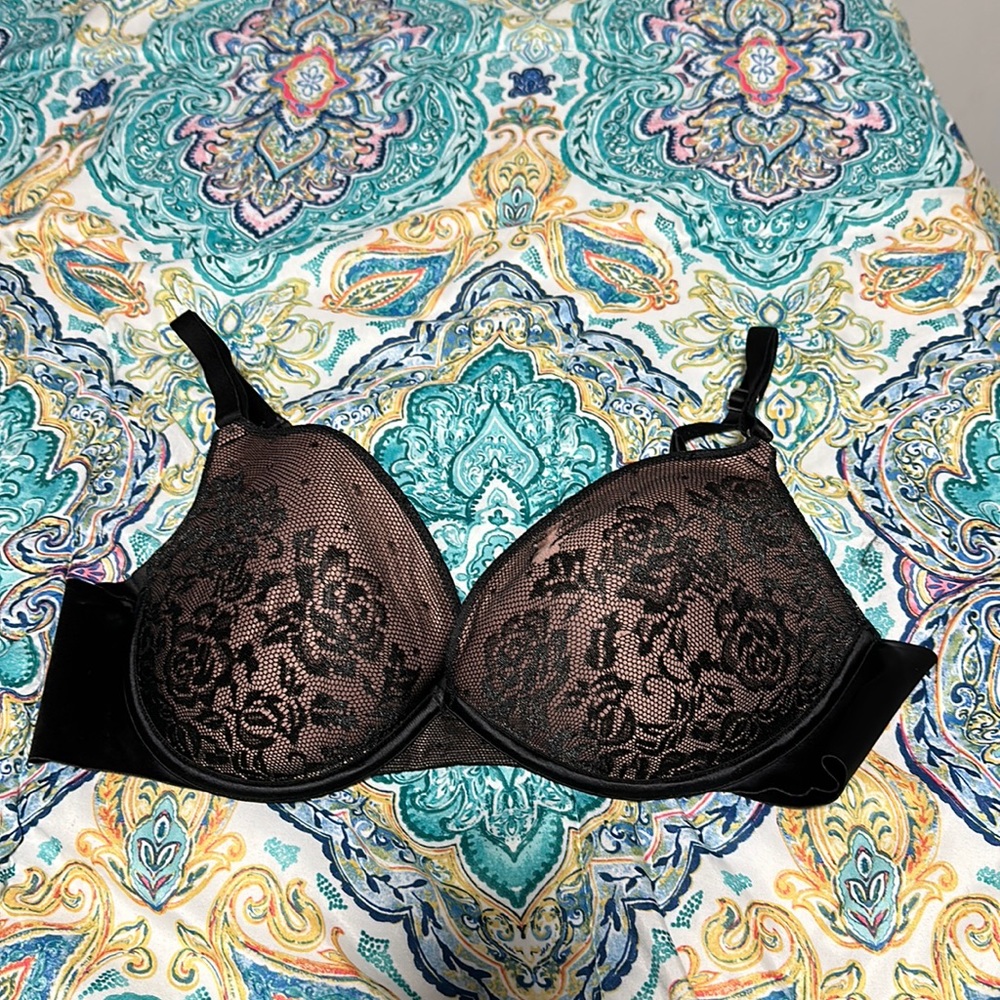 Color black and tan, size 38B, brand secret treasure, flases show in pictures